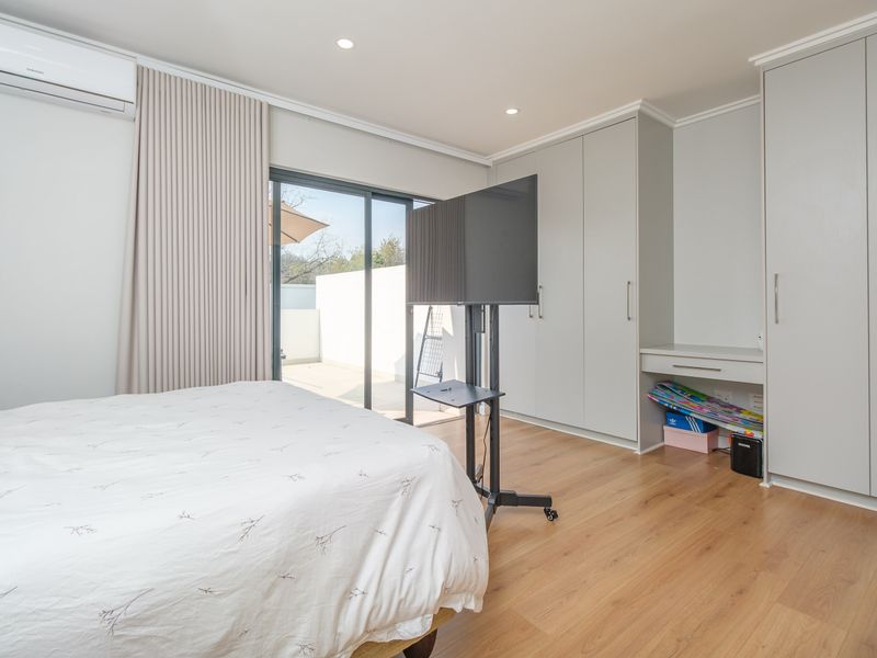 Sophisticated 2-Bedroom Duplex Townhouse for Sale | The Terrace, Craighall | R2,500,000 - Photo 10