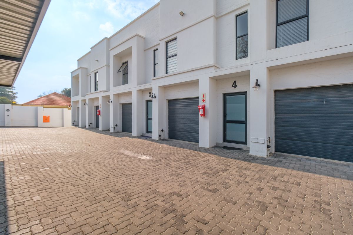 Sophisticated 2-Bedroom Duplex Townhouse for Sale | The Terrace, Craighall | R2,500,000 - Photo 5