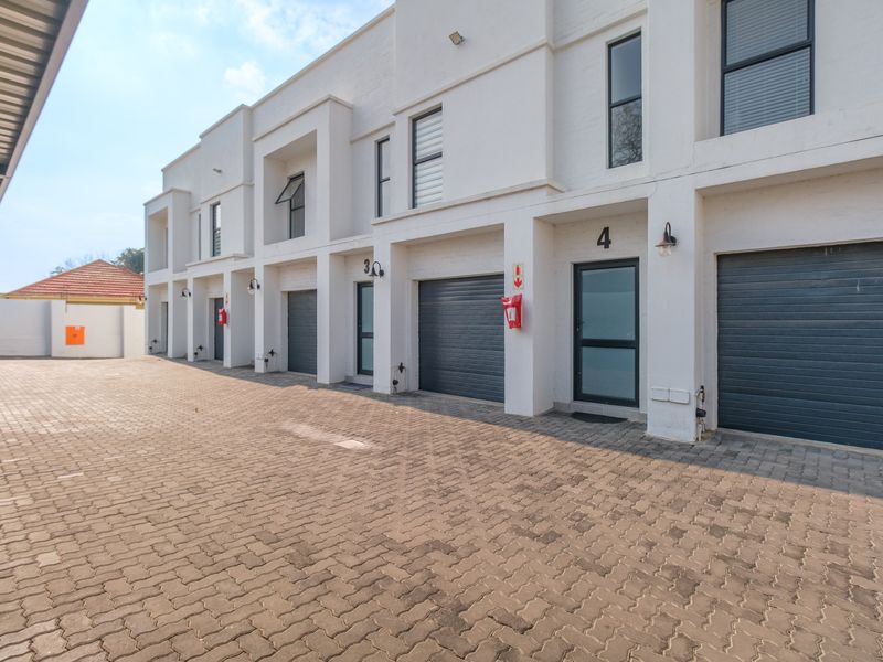Sophisticated 2-Bedroom Duplex Townhouse for Sale | The Terrace, Craighall | R2,500,000 - Photo 5