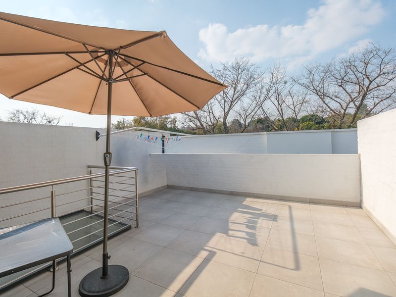 Sophisticated 2-Bedroom Duplex Townhouse for Sale | The Terrace, Craighall | R2,500,000 - Photo 8