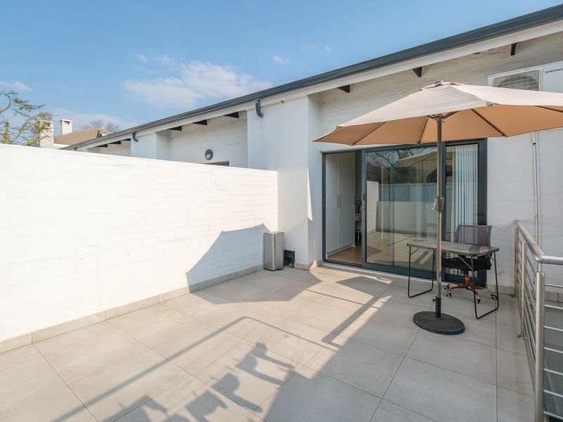 Sophisticated 2-Bedroom Duplex Townhouse for Sale | The Terrace, Craighall | R2,500,000 - Photo 7