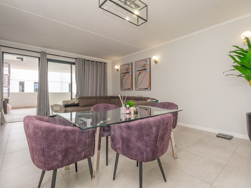 Contemporary Luxury Duplex with Exceptional Indoor-Outdoor Living in Craighall - Photo 5
