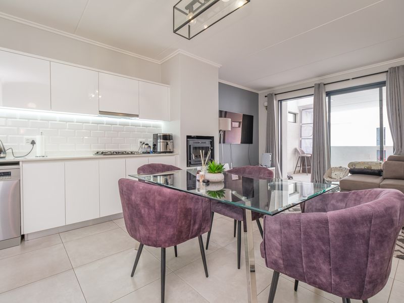 Contemporary Luxury Duplex with Exceptional Indoor-Outdoor Living in Craighall - Photo 2