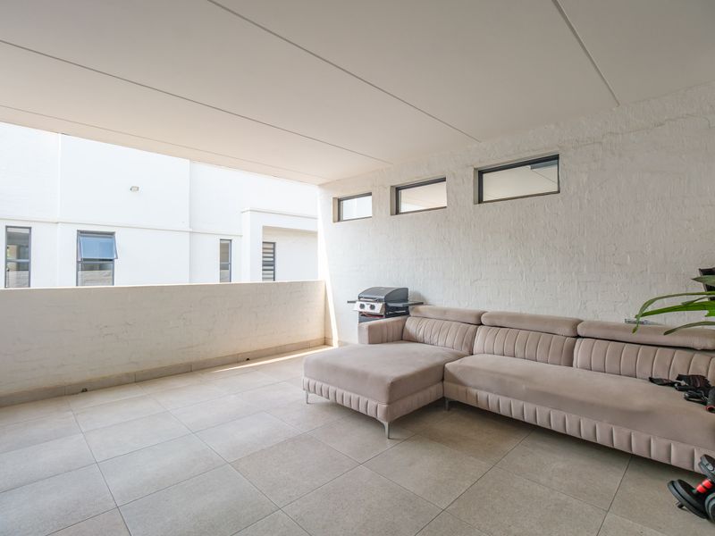 Contemporary Luxury Duplex with Exceptional Indoor-Outdoor Living in Craighall - Photo 8