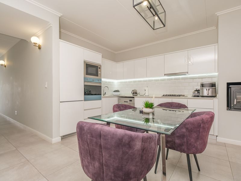 Contemporary Luxury Duplex with Exceptional Indoor-Outdoor Living in Craighall - Photo 7