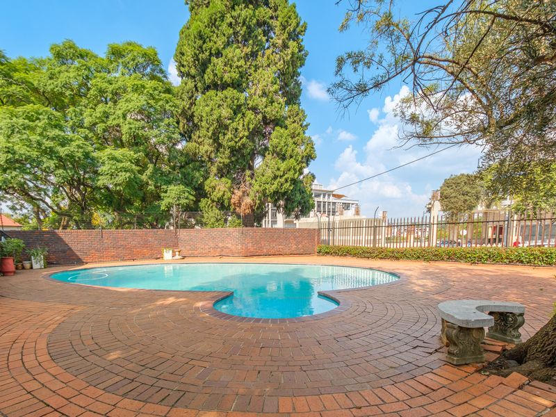 Spacious Double-Storey Garden Apartment to Rent | Prime Sandton Location | R19,000 per Month - Photo 1