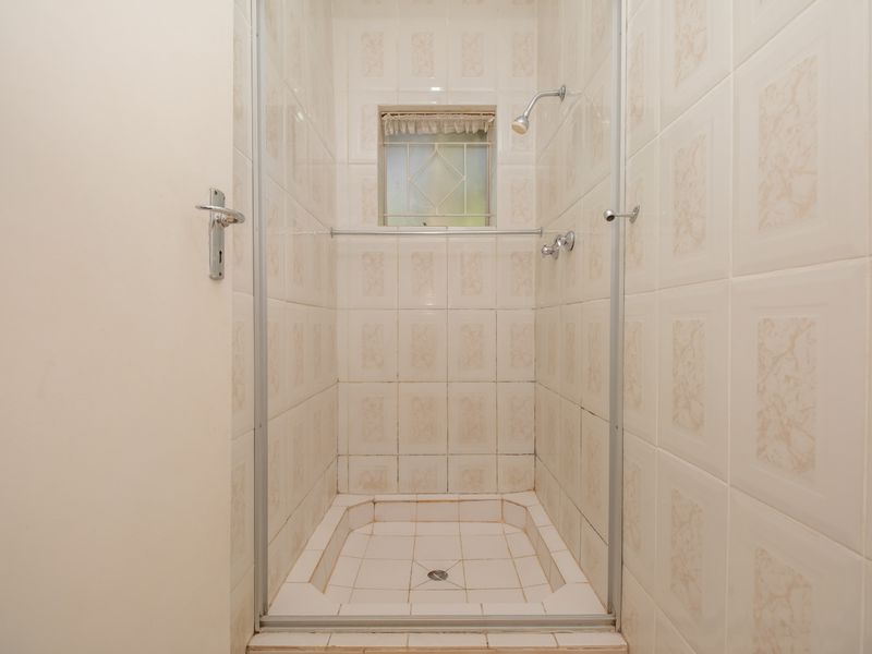 Spacious Double-Storey Garden Apartment to Rent | Prime Sandton Location | R19,000 per Month - Photo 9