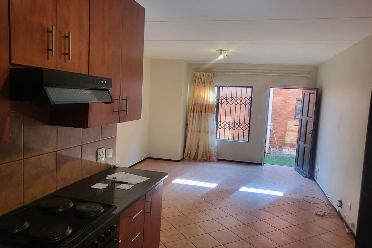 MODERN LIVING AT ITS BEST 2-BEDROOM TOWNHOUSE FOR SALE IN ALRODE - Photo 4