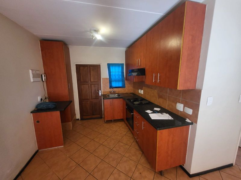 MODERN LIVING AT ITS BEST 2-BEDROOM TOWNHOUSE FOR SALE IN ALRODE - Photo 5