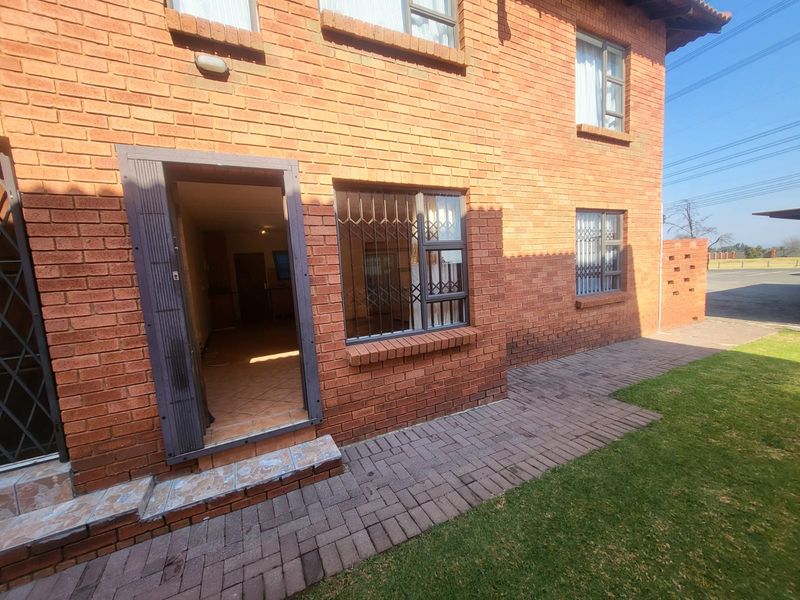MODERN LIVING AT ITS BEST 2-BEDROOM TOWNHOUSE FOR SALE IN ALRODE - Photo 1