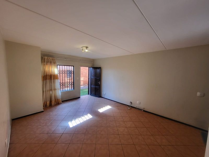 MODERN LIVING AT ITS BEST 2-BEDROOM TOWNHOUSE FOR SALE IN ALRODE - Photo 6