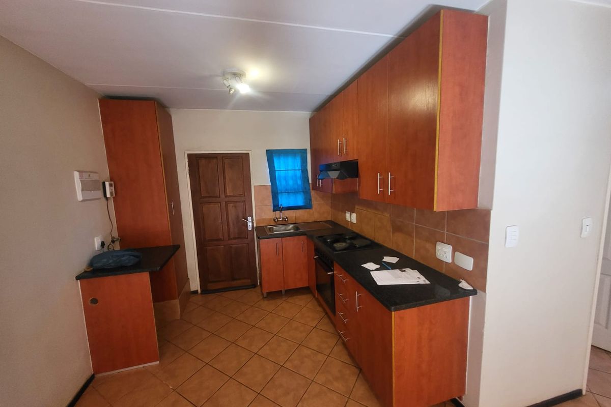 MODERN LIVING AT ITS BEST 2-BEDROOM TOWNHOUSE FOR SALE IN ALRODE - Photo 2