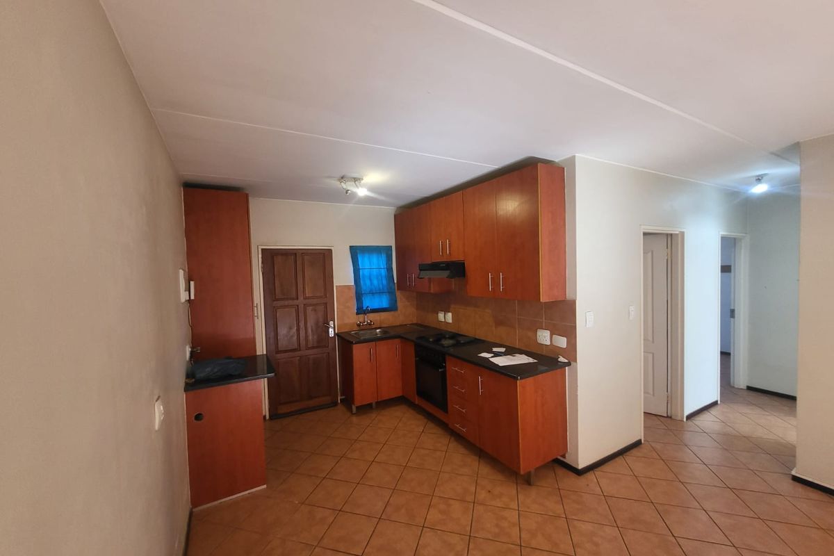 MODERN LIVING AT ITS BEST 2-BEDROOM TOWNHOUSE FOR SALE IN ALRODE - Photo 3