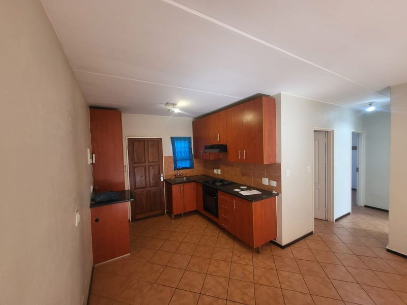 MODERN LIVING AT ITS BEST 2-BEDROOM TOWNHOUSE FOR SALE IN ALRODE - Photo 3