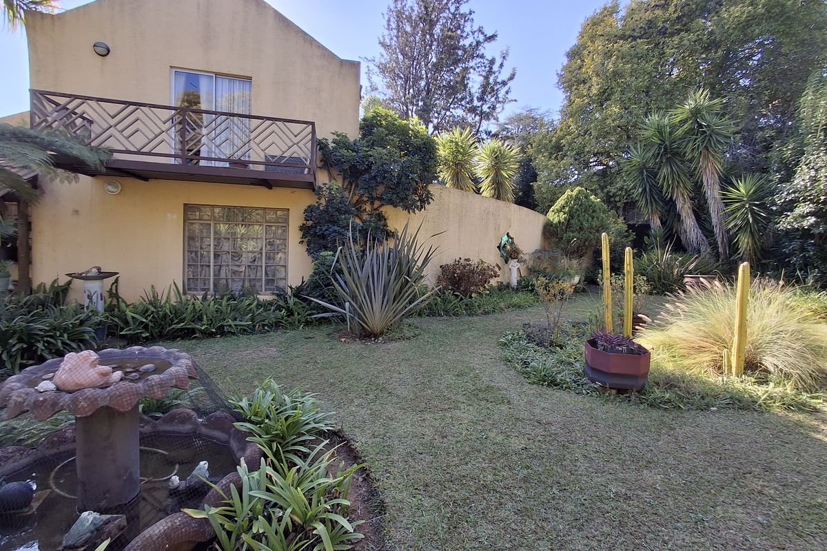 Charming 3-bedroom house for sale in Signal Hill– perfect for families seeking a unique residence! - Photo 2