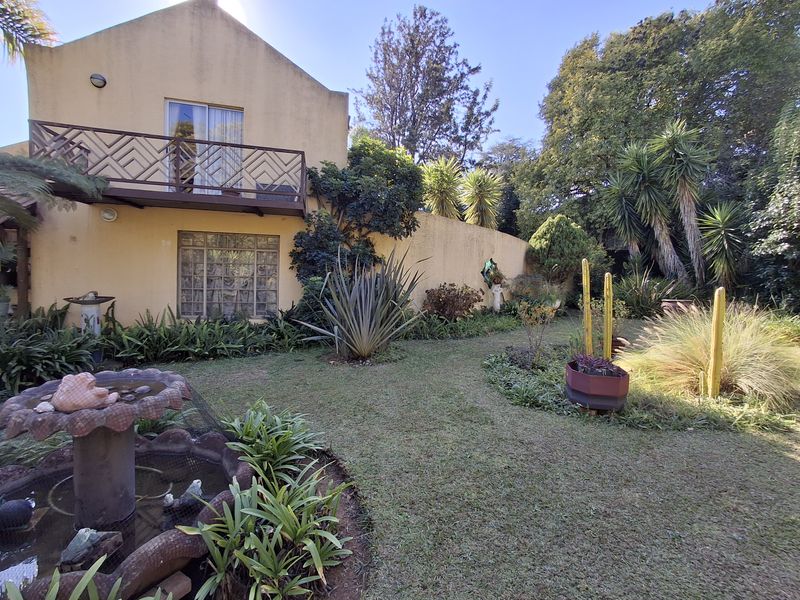 Charming 3-bedroom house for sale in Signal Hill– perfect for families seeking a unique residence! - Photo 2