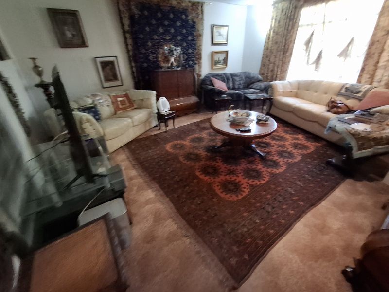 Charming 3-bedroom house for sale in Signal Hill– perfect for families seeking a unique residence! - Photo 7