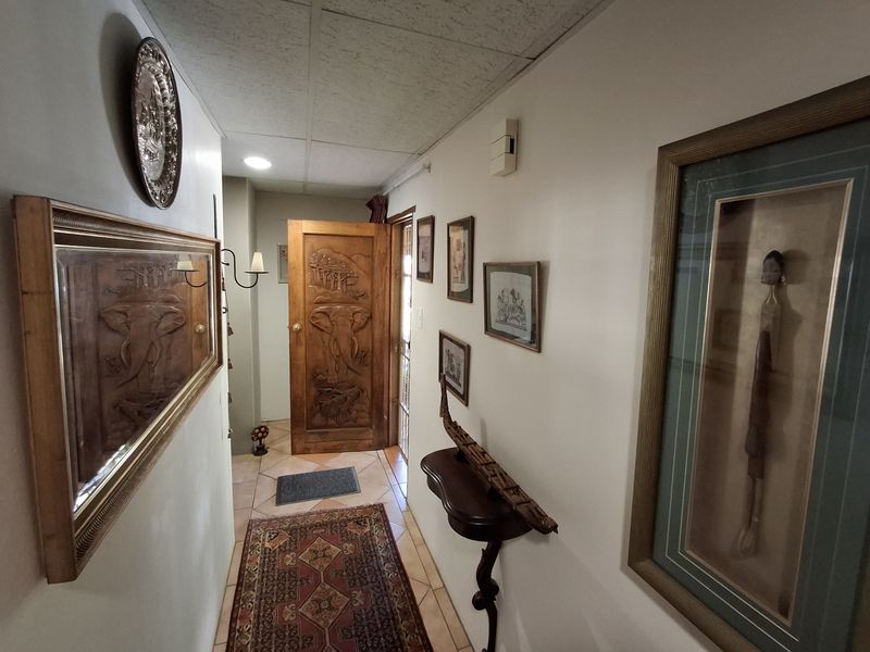 Charming 3-bedroom house for sale in Signal Hill– perfect for families seeking a unique residence! - Photo 6