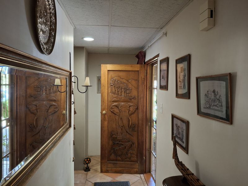 Charming 3-bedroom house for sale in Signal Hill– perfect for families seeking a unique residence! - Photo 5