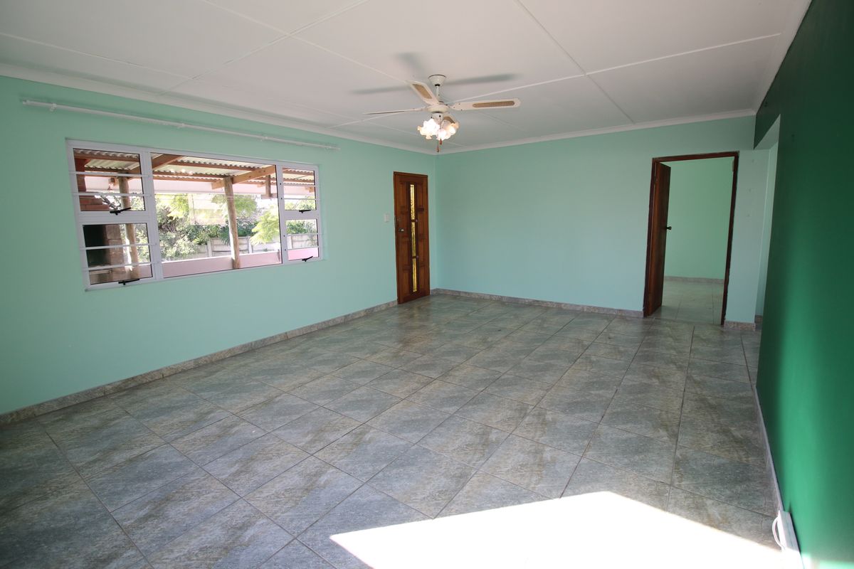 **Beautiful 1-Bedroom Garden Flat to Rent in Beacon Bay** - Photo 5