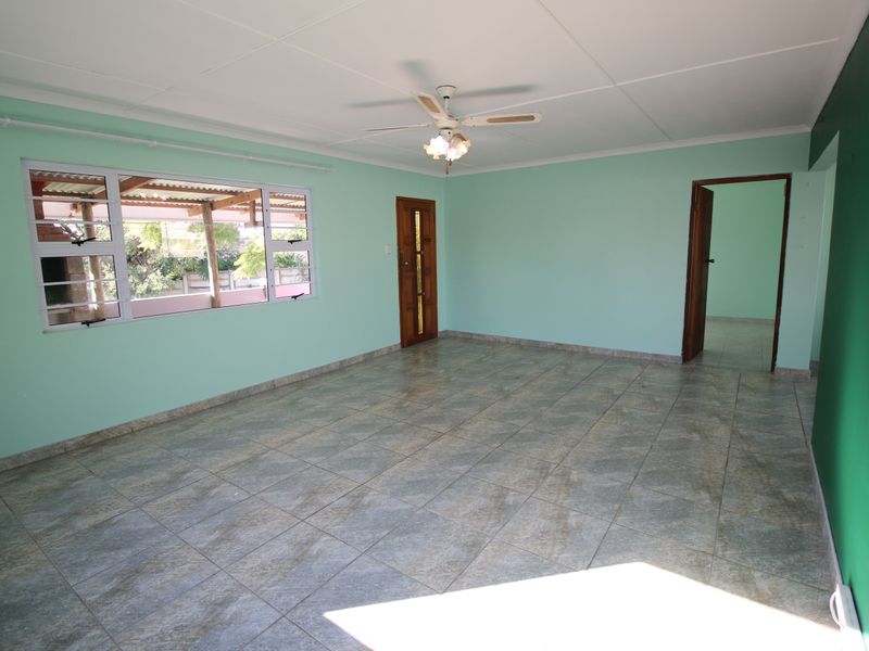 **Beautiful 1-Bedroom Garden Flat to Rent in Beacon Bay** - Photo 5