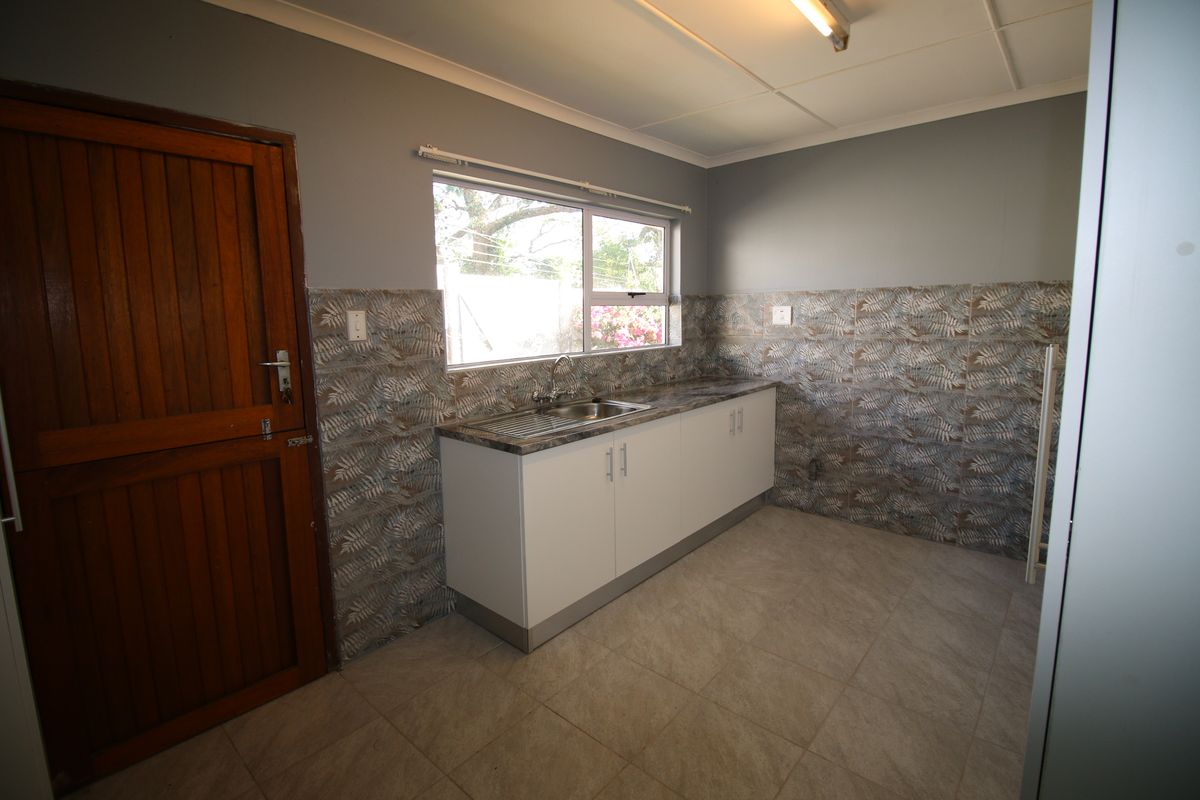 **Beautiful 1-Bedroom Garden Flat to Rent in Beacon Bay** - Photo 3