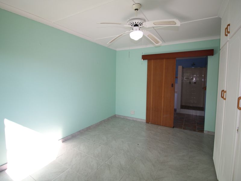 **Beautiful 1-Bedroom Garden Flat to Rent in Beacon Bay** - Photo 9