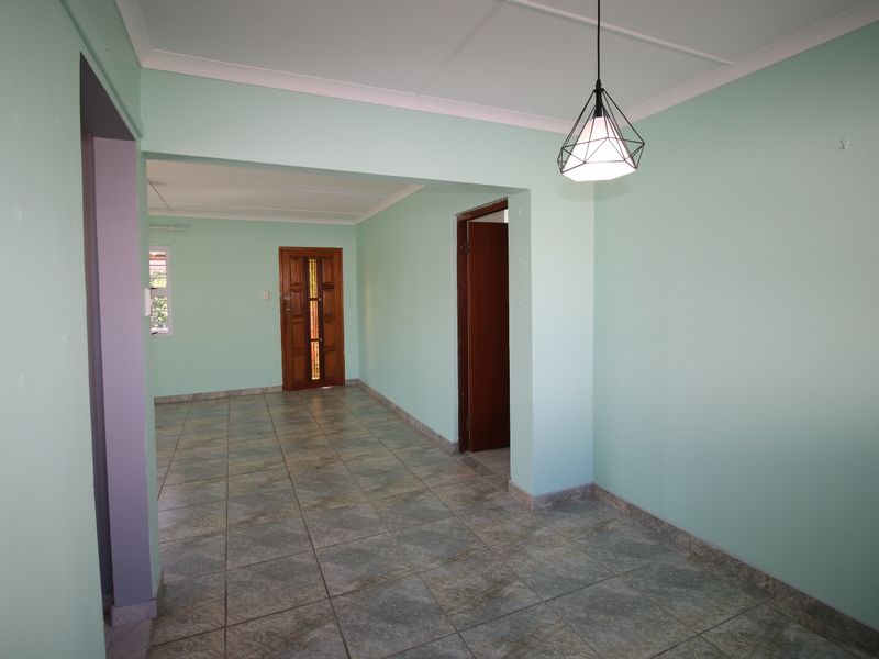 **Beautiful 1-Bedroom Garden Flat to Rent in Beacon Bay** - Photo 8