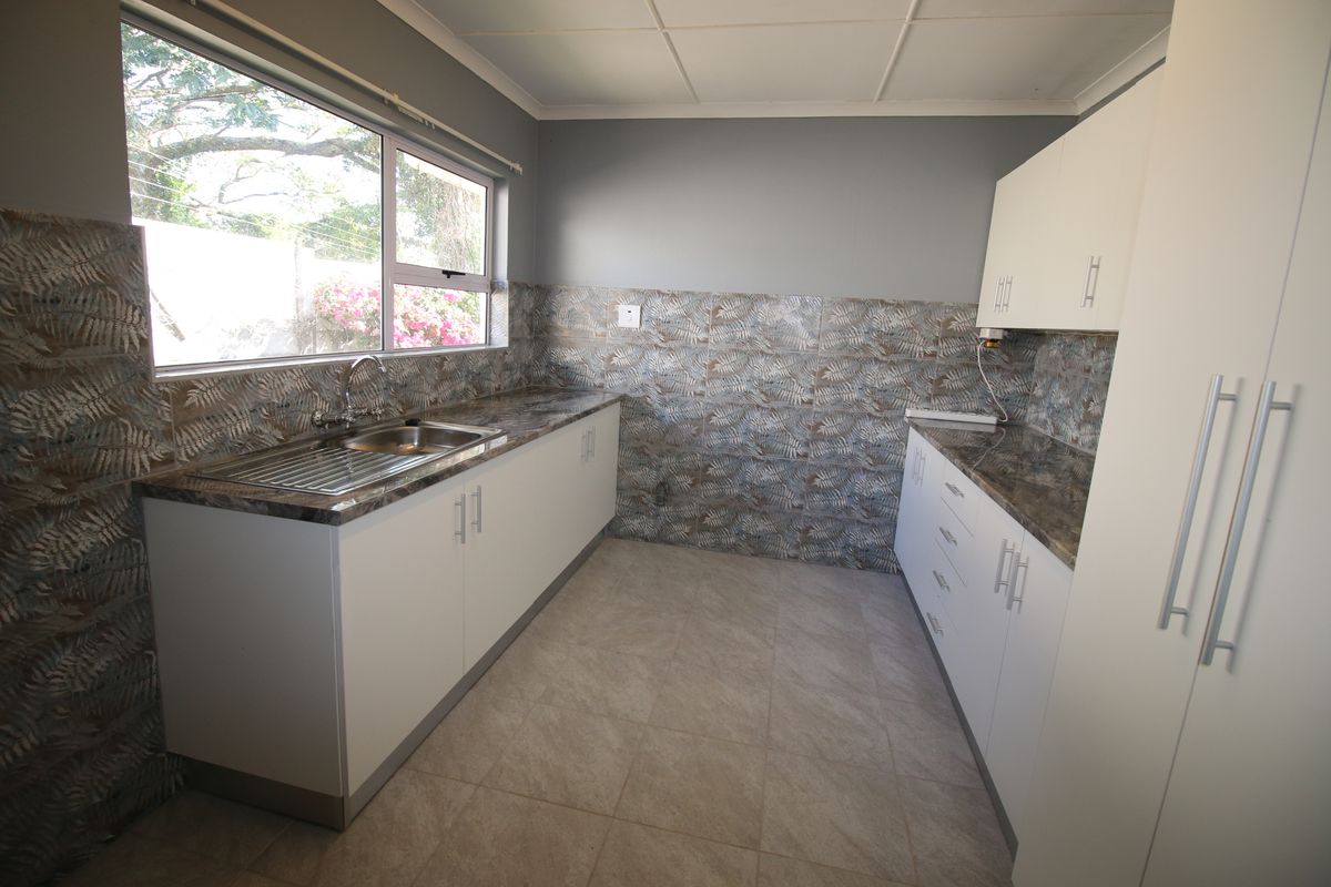 **Beautiful 1-Bedroom Garden Flat to Rent in Beacon Bay** - Photo 2