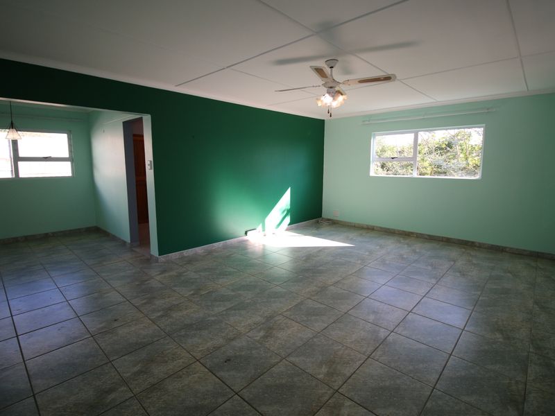 **Beautiful 1-Bedroom Garden Flat to Rent in Beacon Bay** - Photo 6