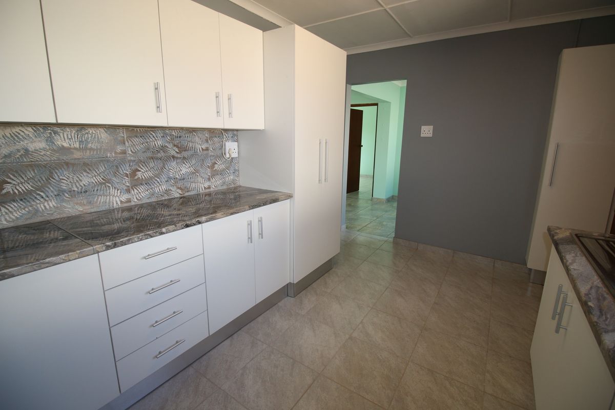 **Beautiful 1-Bedroom Garden Flat to Rent in Beacon Bay** - Photo 4