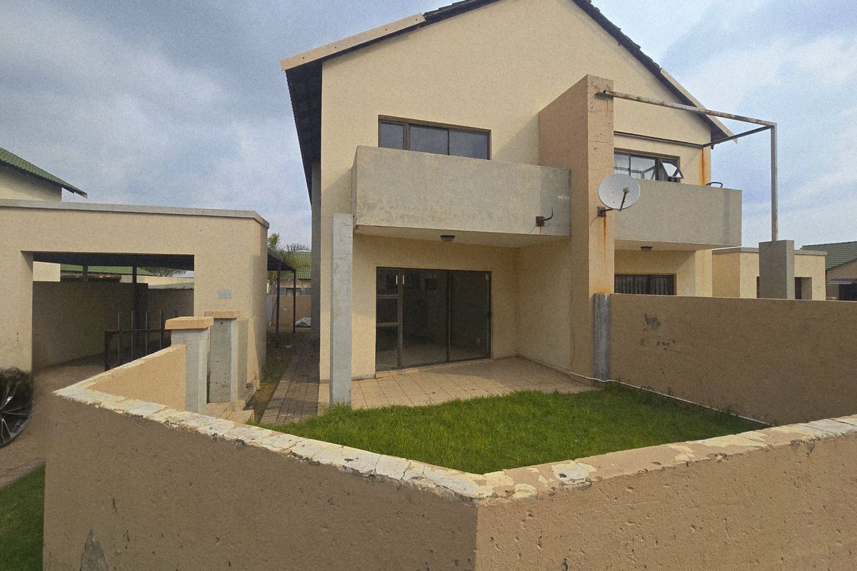Ready to move in Duplex - Photo 2