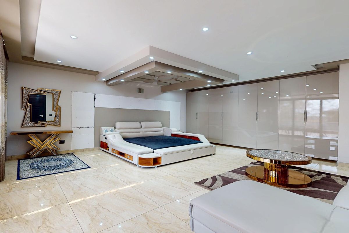 Supreme Executive Home in Exquisite Estate - Photo 3