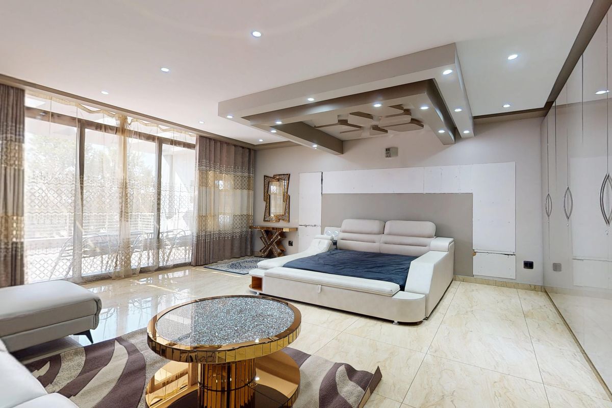Supreme Executive Home in Exquisite Estate - Photo 2