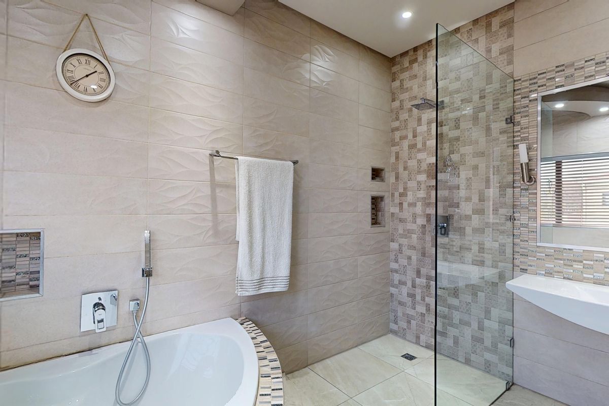 Supreme Executive Home in Exquisite Estate - Photo 4
