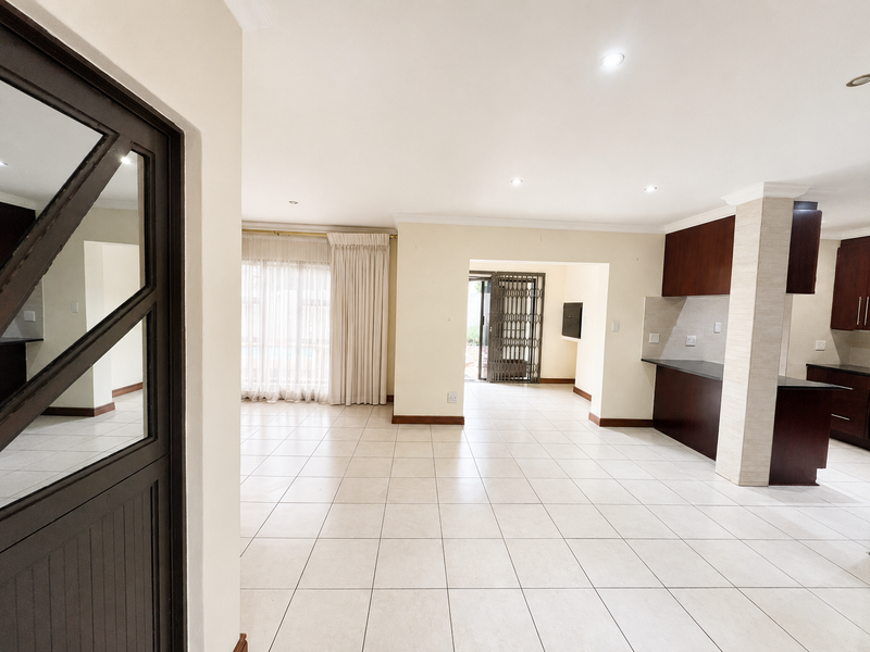 Your Dream Family Home Awaits – Pool, Solar & Contemporary Elegance - Photo 3