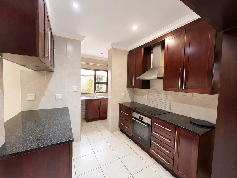 Your Dream Family Home Awaits – Pool, Solar & Contemporary Elegance - Photo 4
