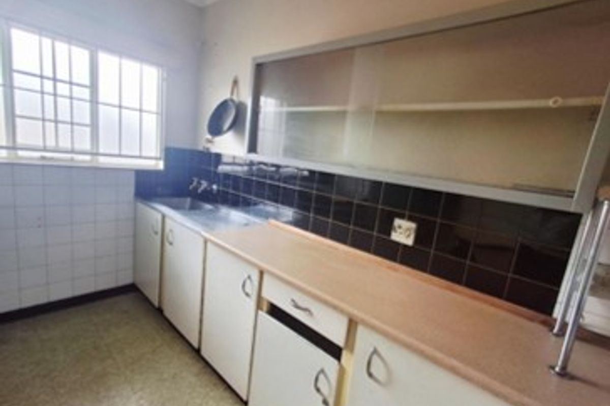 Sunny, Spacious and Conveniently Located in Parkhill Gardens - Photo 5