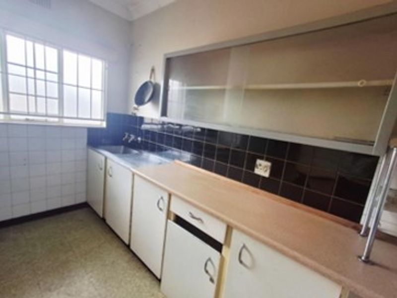 Sunny, Spacious and Conveniently Located in Parkhill Gardens - Photo 5