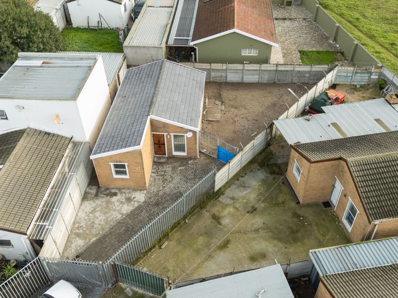 Newly Revamped 3 Bedroom Home for Sale in Scottsdene - Photo 2