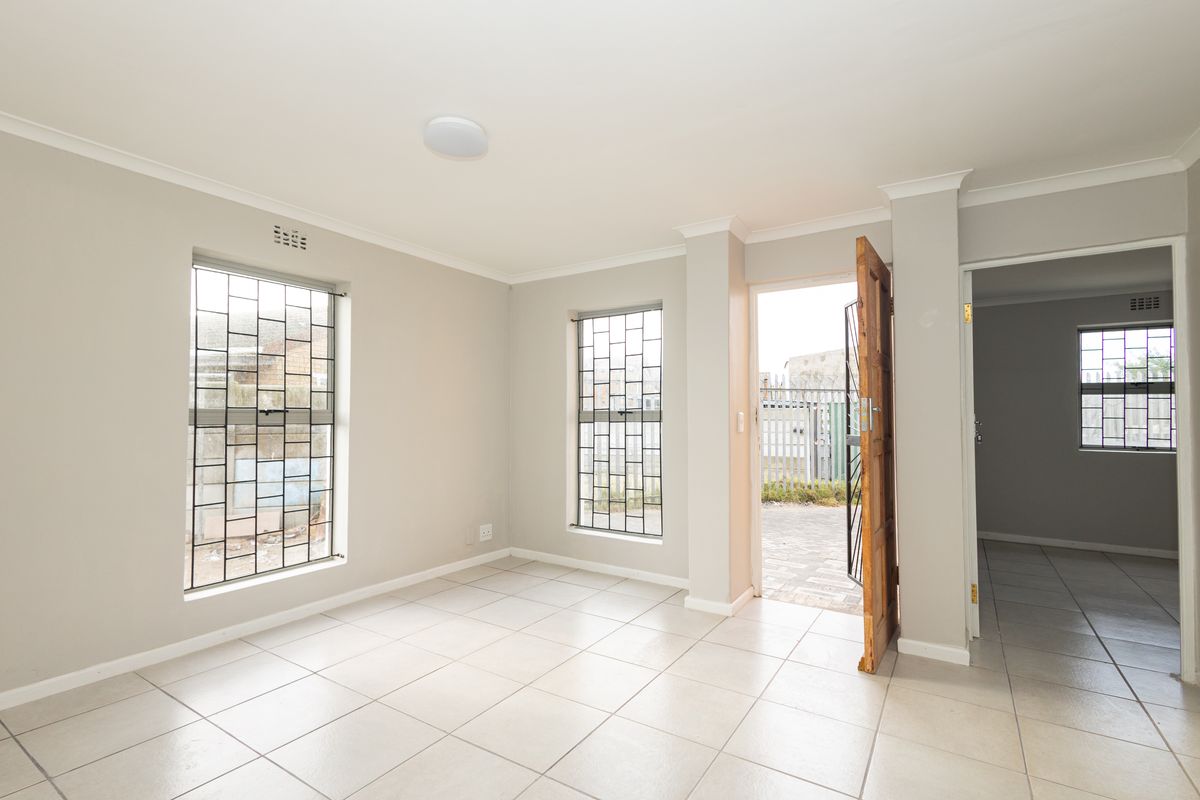 Newly Revamped 3 Bedroom Home for Sale in Scottsdene - Photo 4