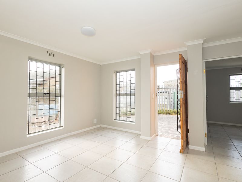 Newly Revamped 3 Bedroom Home for Sale in Scottsdene - Photo 4