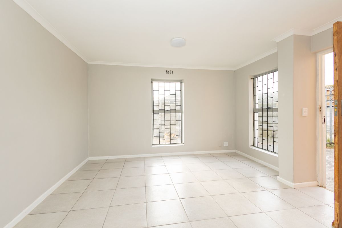 Newly Revamped 3 Bedroom Home for Sale in Scottsdene - Photo 5