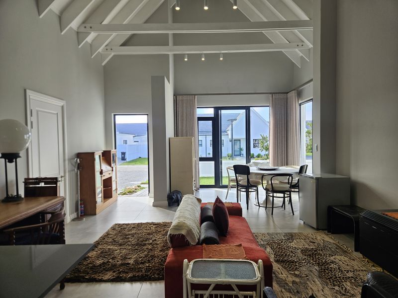 Enjoy Secure And Relaxed Retirement Living - Photo 2
