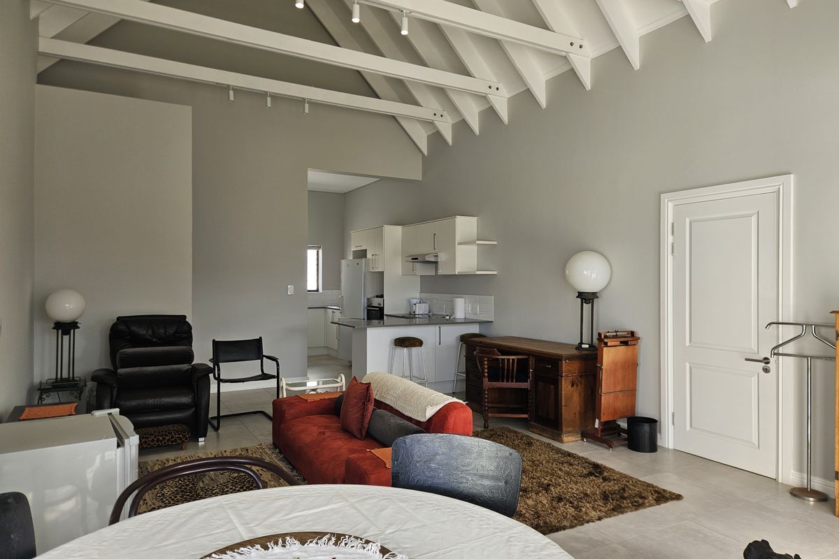 Enjoy Secure And Relaxed Retirement Living - Photo 3