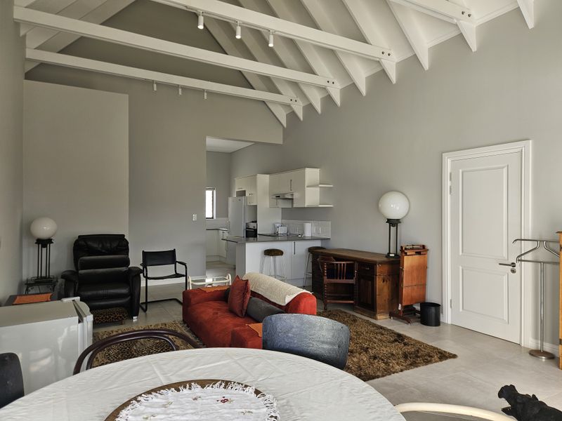 Enjoy Secure And Relaxed Retirement Living - Photo 3