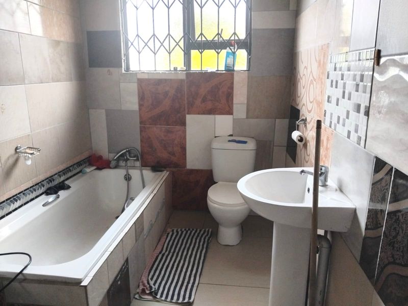 4 BEDROOM HOUSE FOR SALE IN MZINGAZI - Photo 6