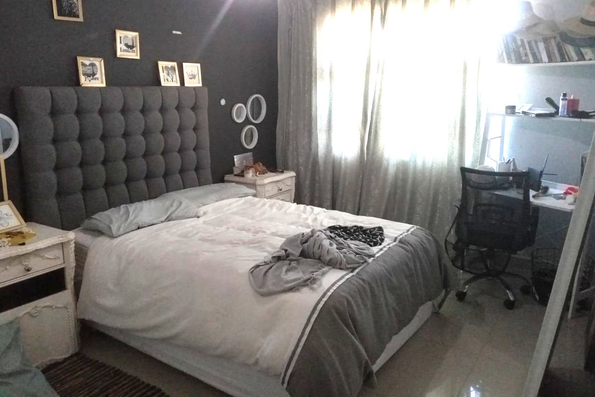 4 BEDROOM HOUSE FOR SALE IN MZINGAZI - Photo 3