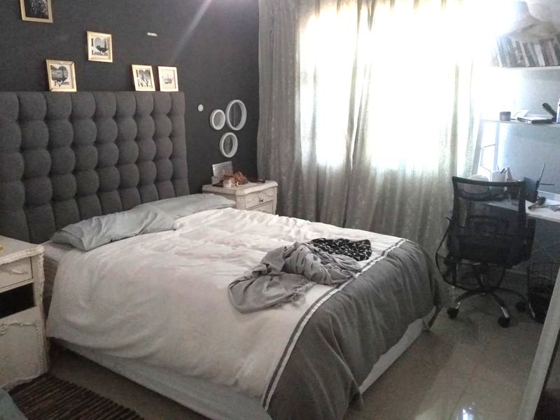 4 BEDROOM HOUSE FOR SALE IN MZINGAZI - Photo 3