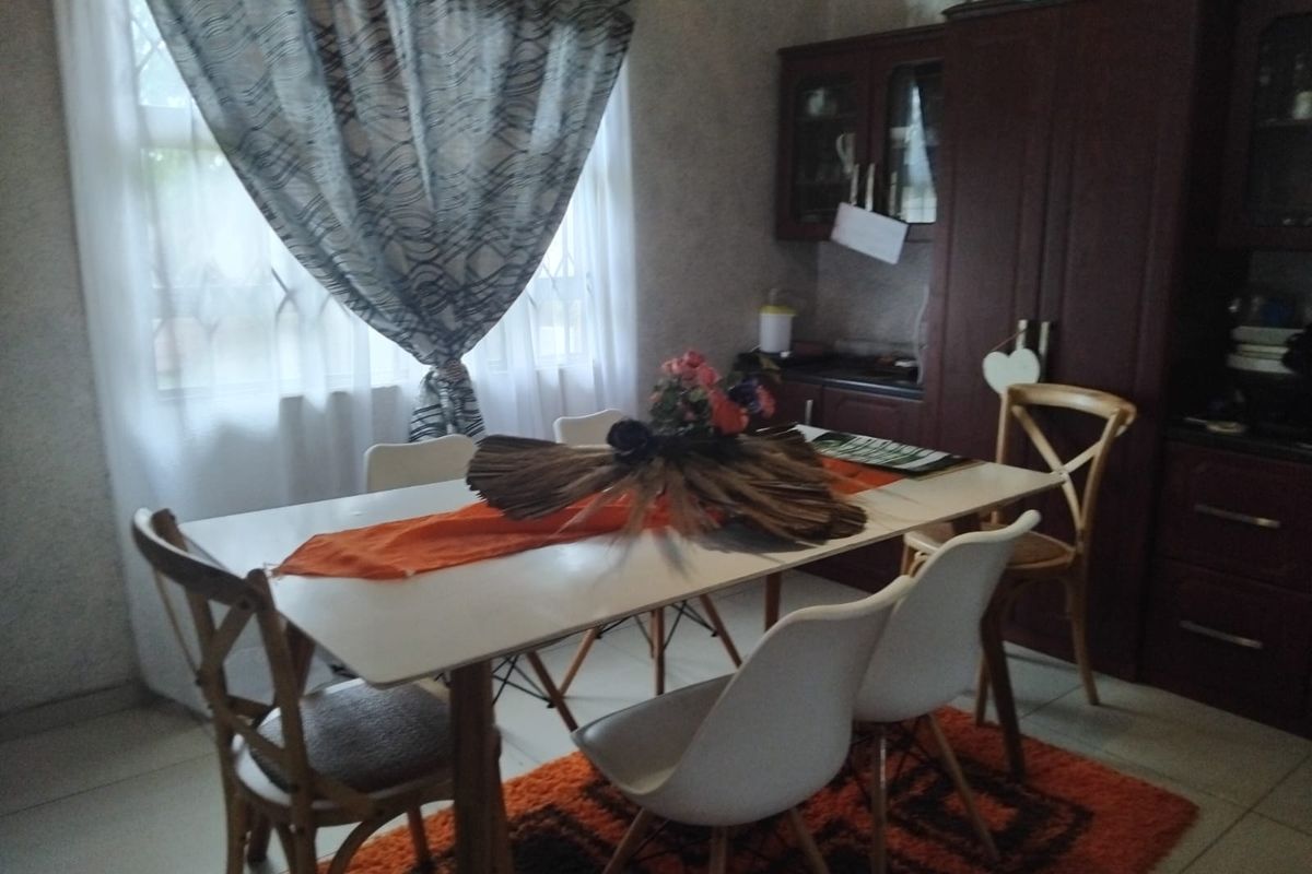 4 BEDROOM HOUSE FOR SALE IN MZINGAZI - Photo 2